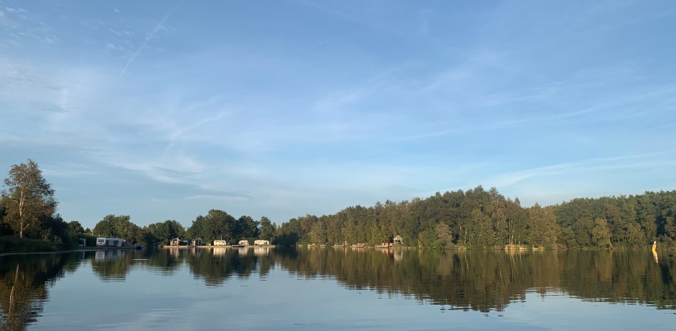 Camping vanaf het water.jpg