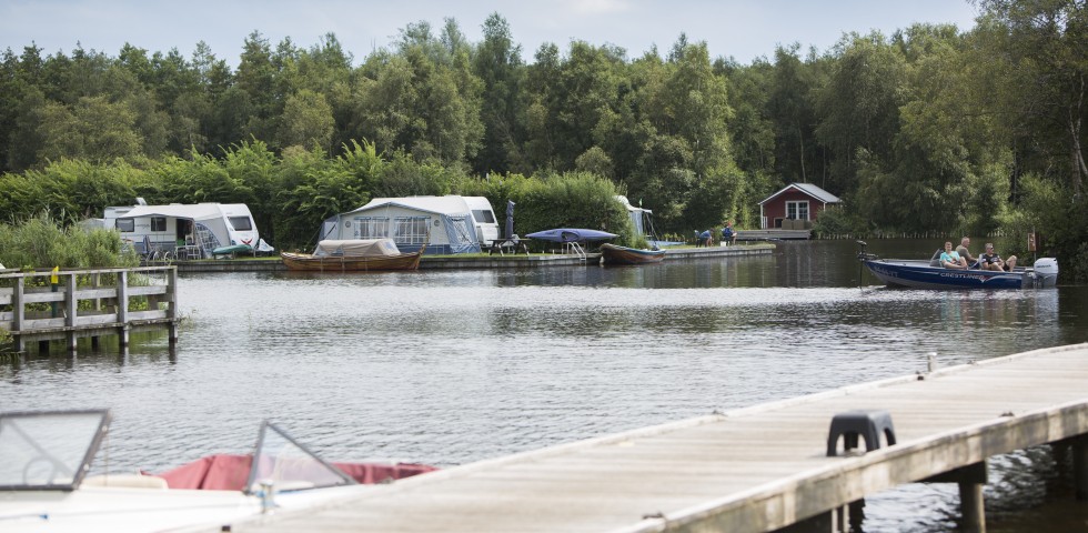 Camping aan het water Weerribben Wieden.jpg